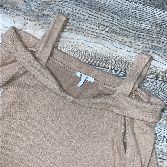 Cold Shoulder Sweater - Picture 4 of 8